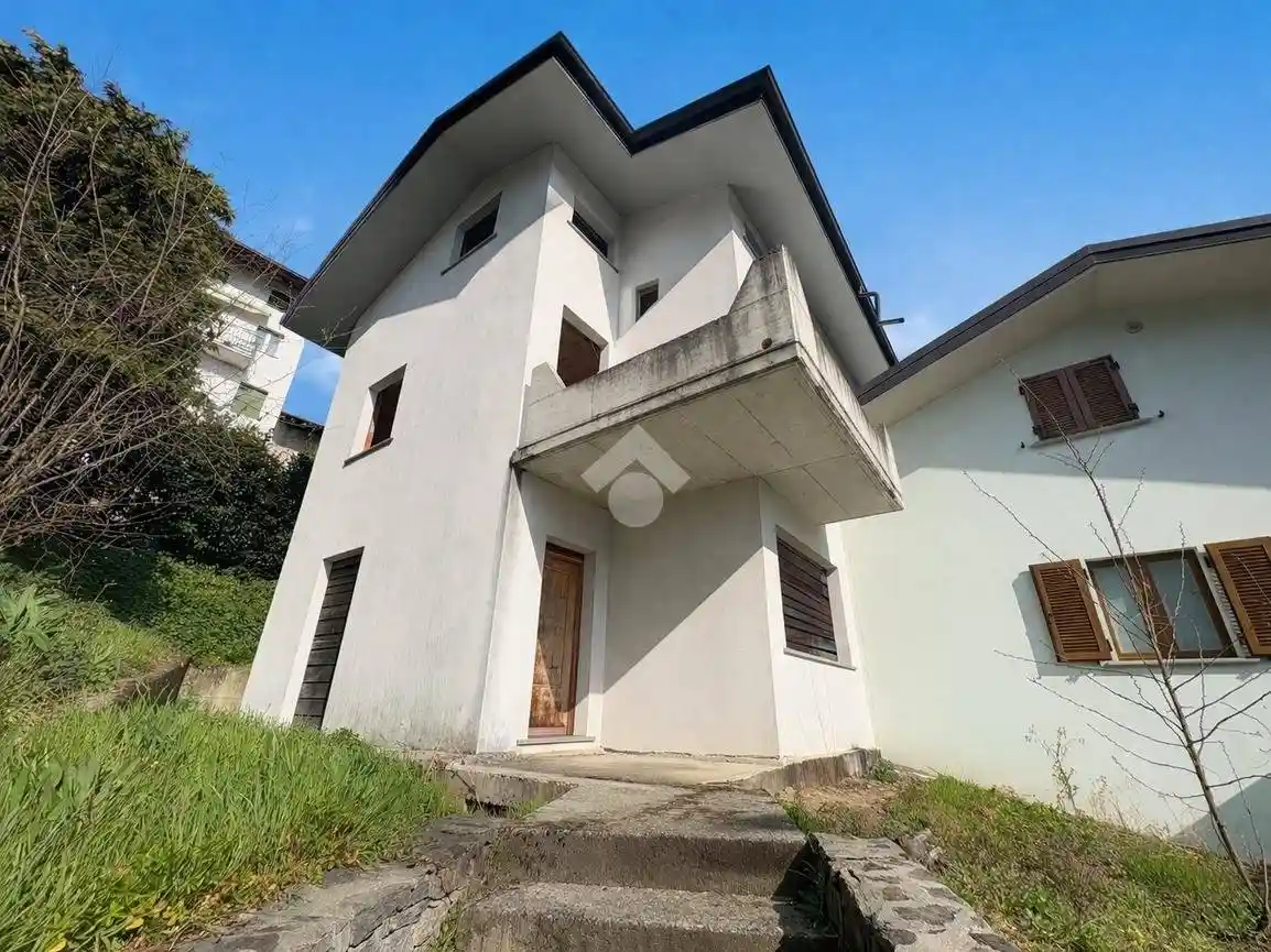 Casa indipendente in vendita a Montagna in Valtellina