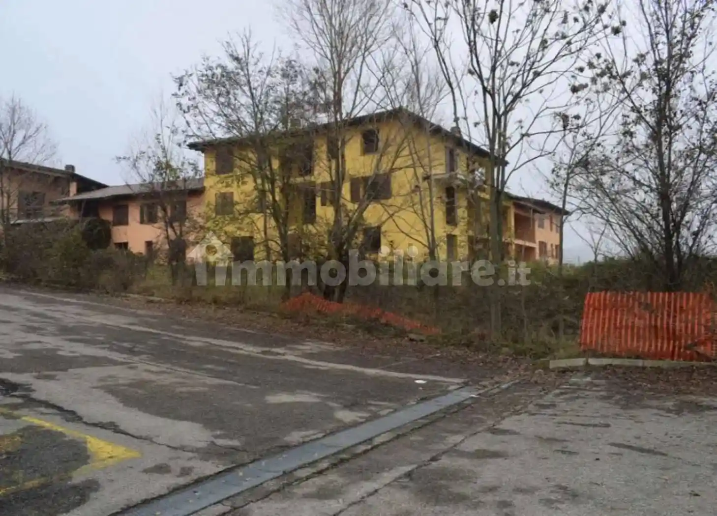 Palazzo - Stabile in vendita a Serramazzoni