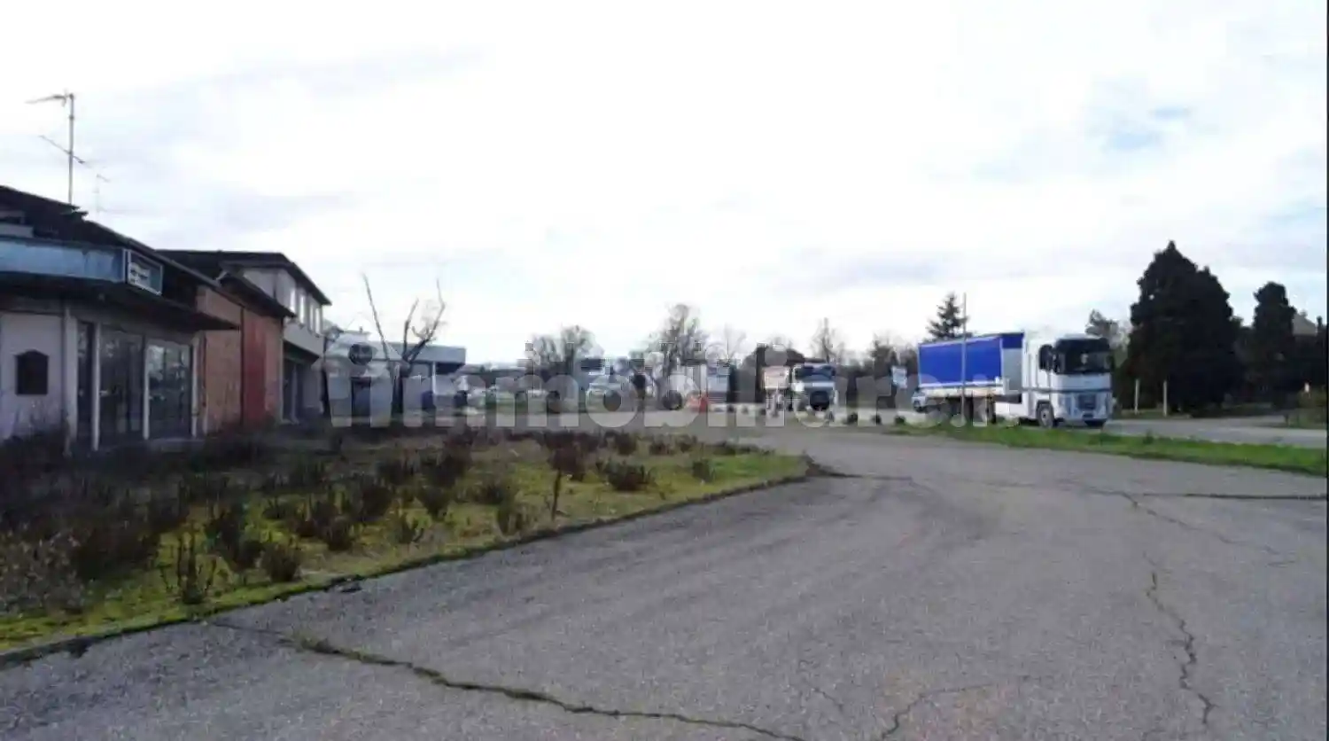 Palazzo - Stabile in vendita a Casalgrande