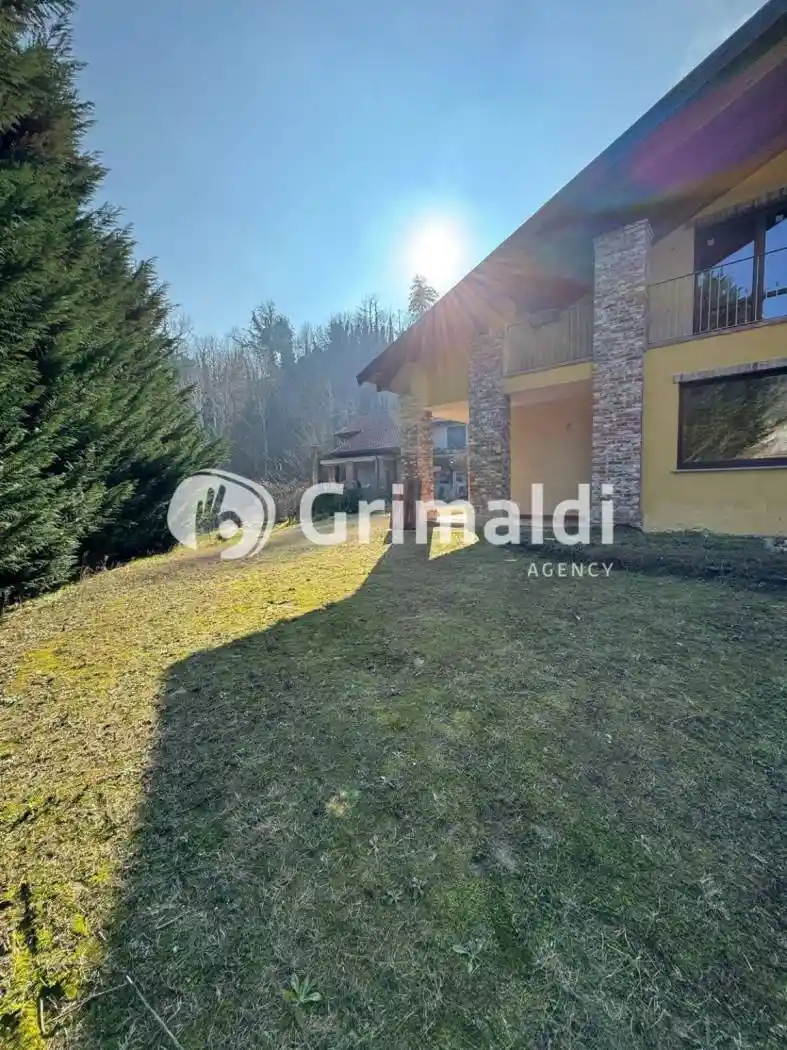 Villa in vendita a Monticello d'Alba