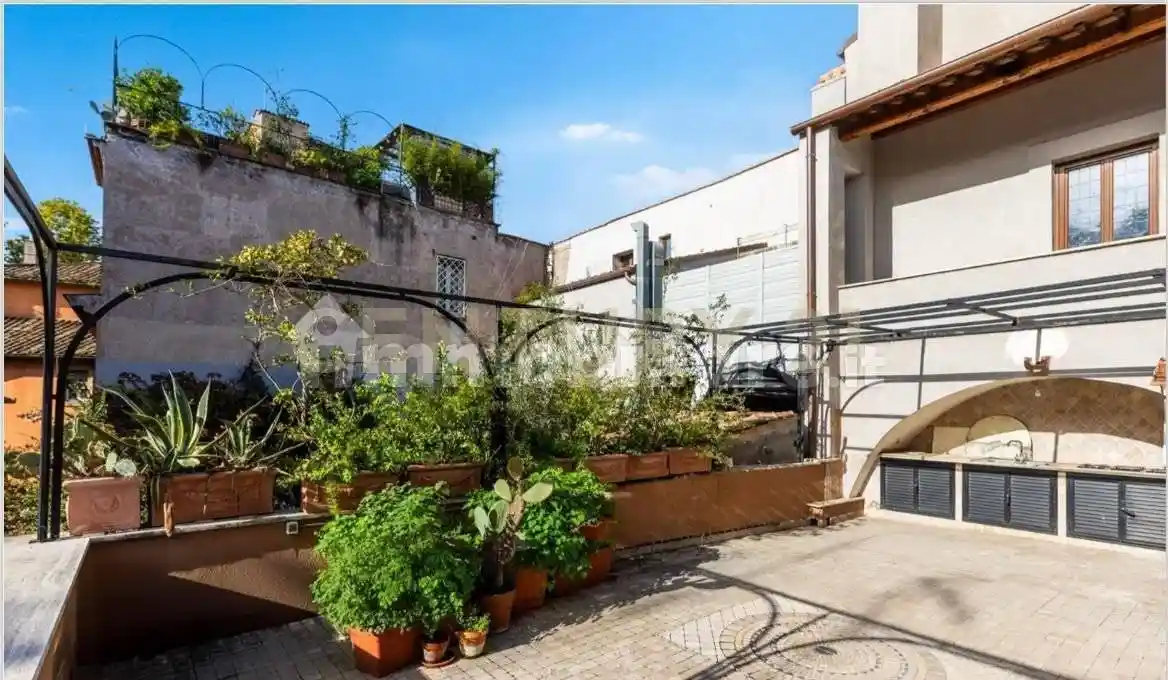 Palazzo - Edificio in vendita a Roma