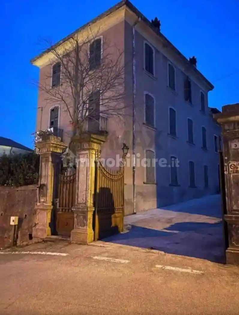 Palazzo - Edificio in vendita a Castelnuovo del Garda