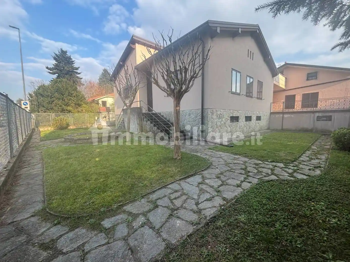 Villa in vendita a Usmate Velate