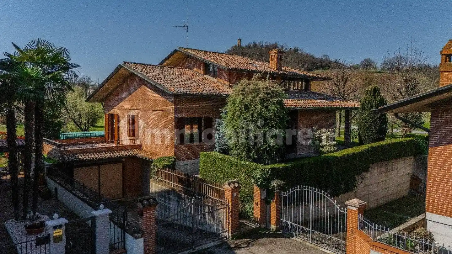 Villa in vendita a Quattro Castella