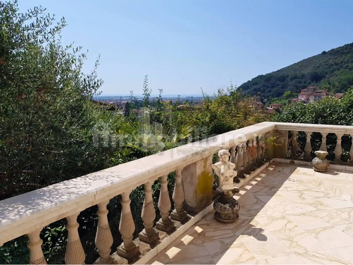 Villa in vendita a Carrara