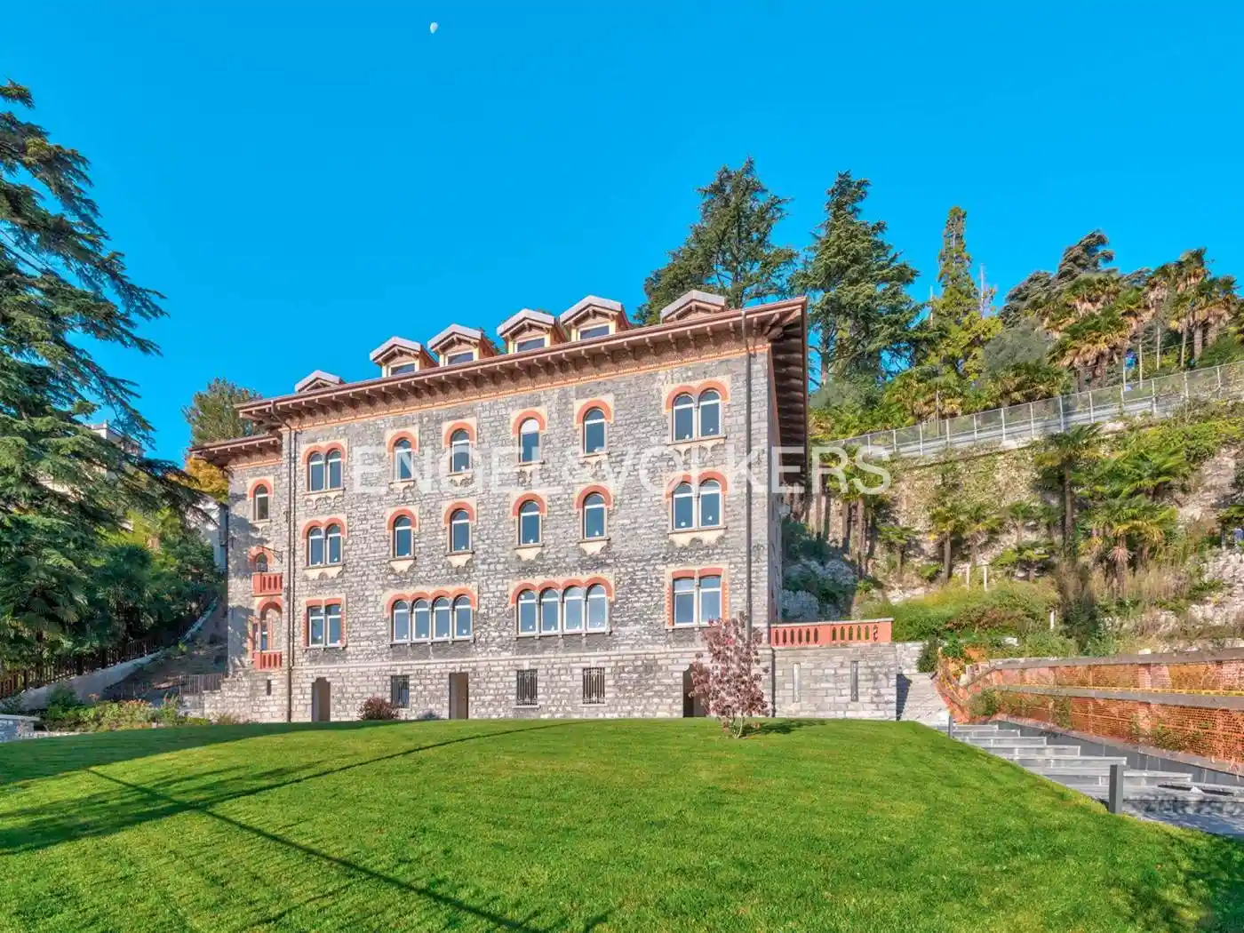 Appartamento in vendita a Menaggio