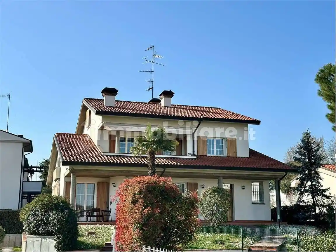 Villa in vendita a Imola
