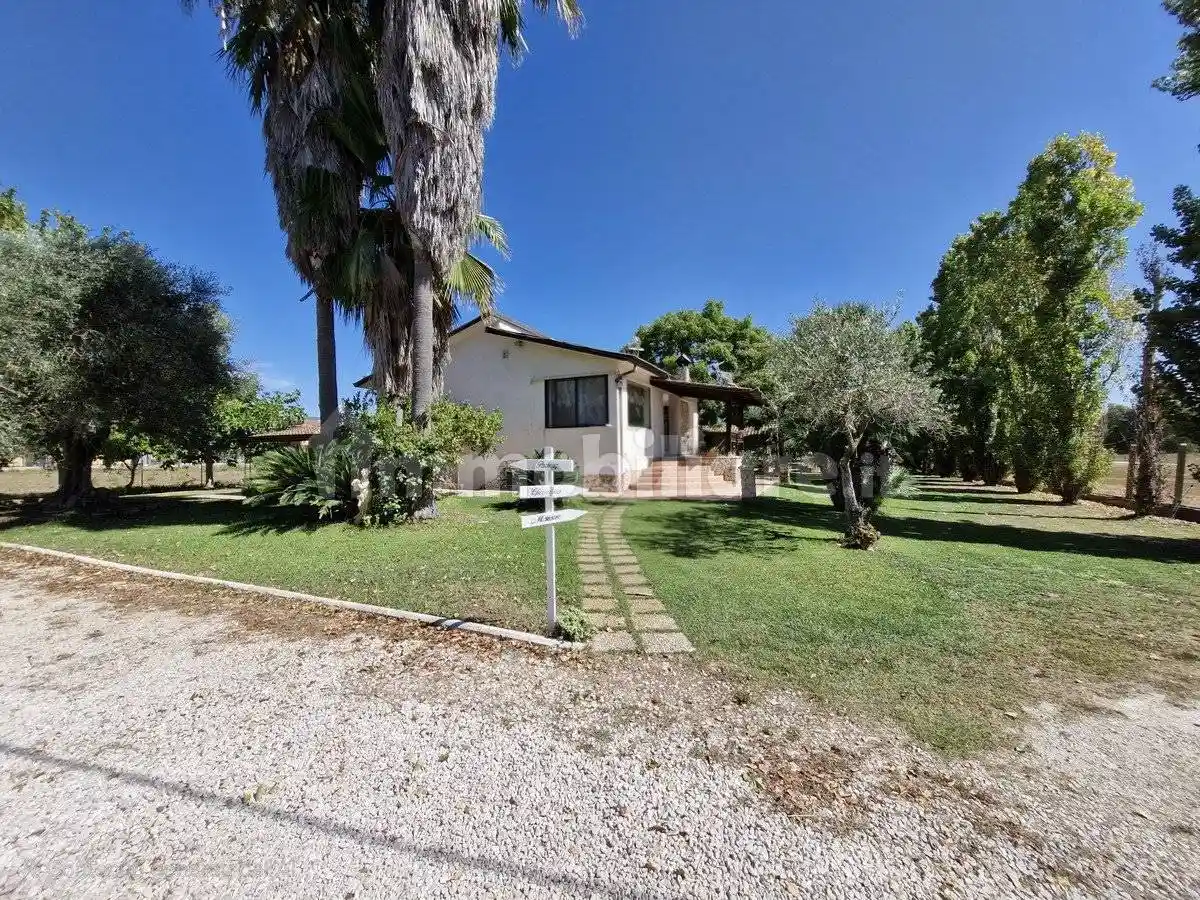 Villa in vendita a Latina