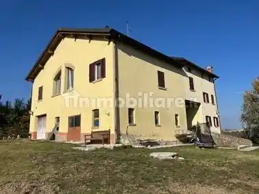 Palazzo - Stabile in vendita a Vezzano sul Crostolo