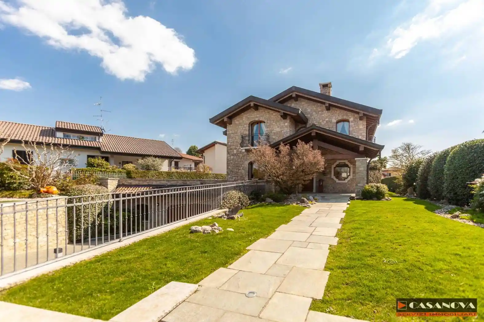 Villa in vendita a Olgiate Comasco