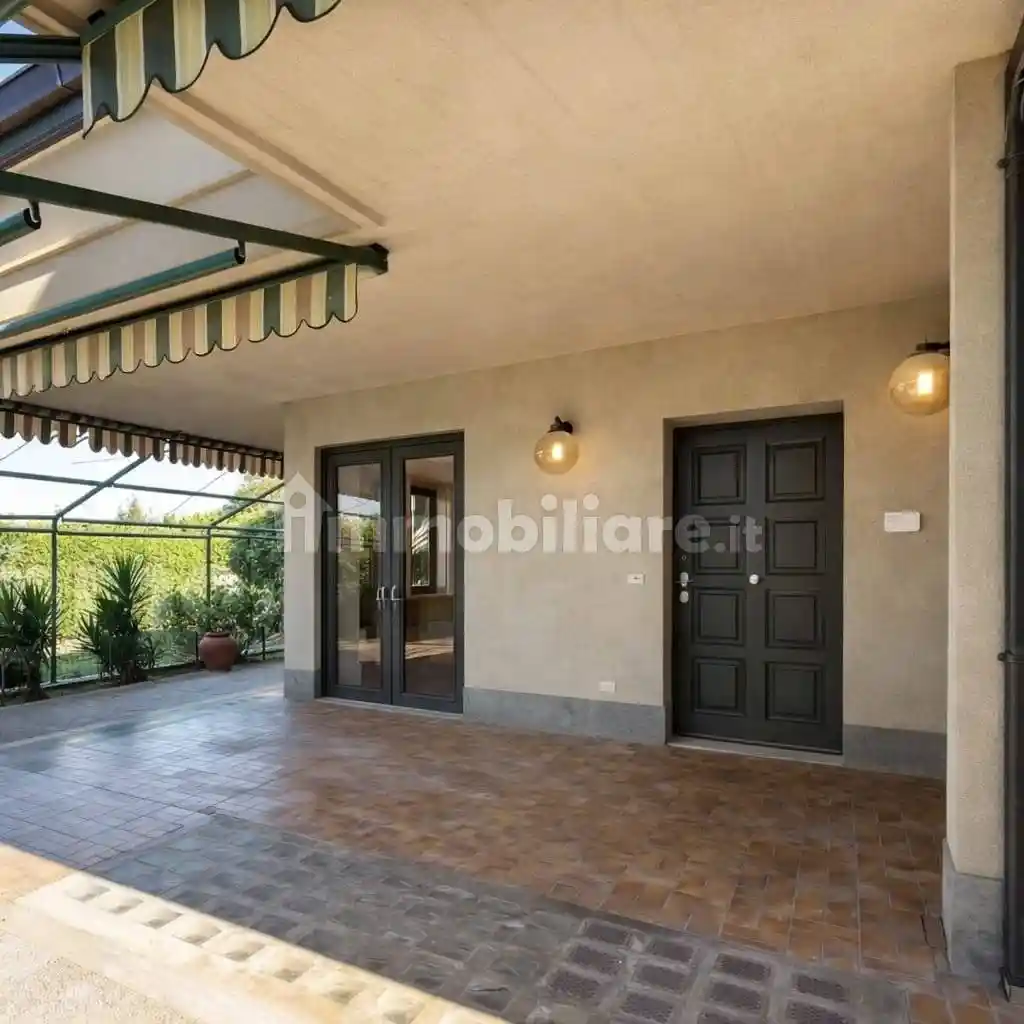 Villa in vendita a Gorla Minore