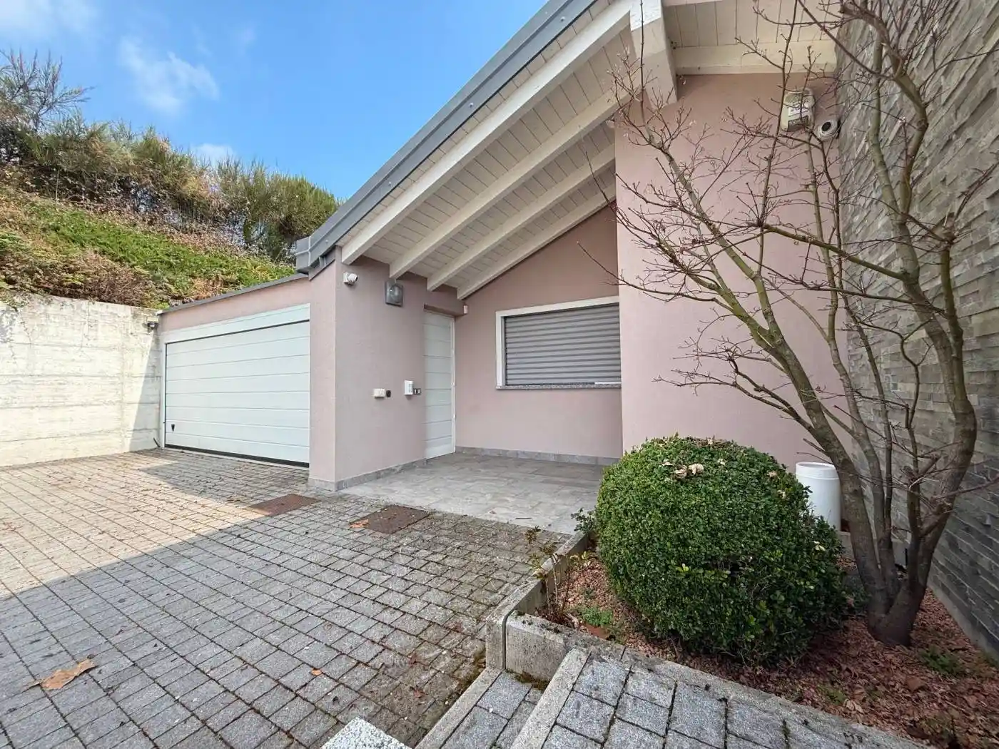 Villa in vendita a Oltrona di San Mamette