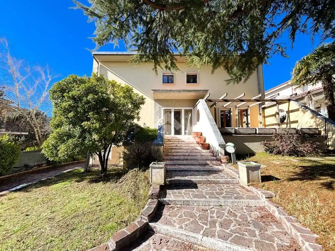 Villa in vendita a L'Aquila