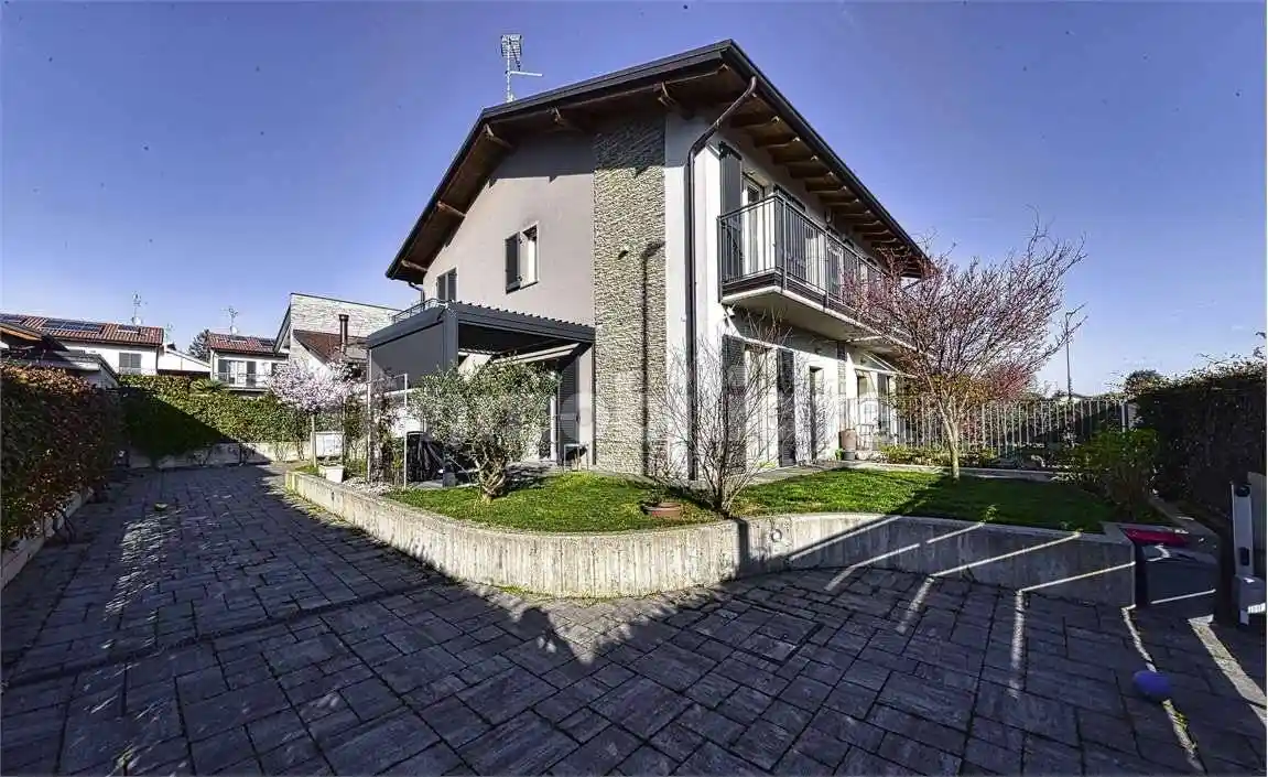 Villa in vendita a Carbonate