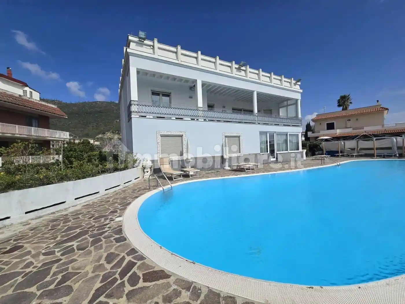 Palazzo - Edificio in vendita a Pozzuoli