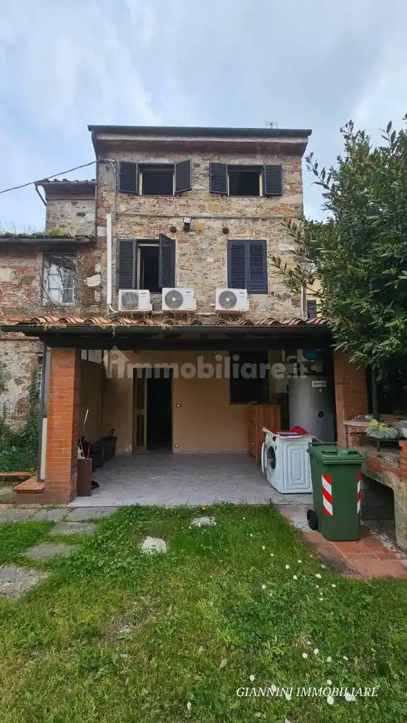 Casa indipendente in vendita a Lucca