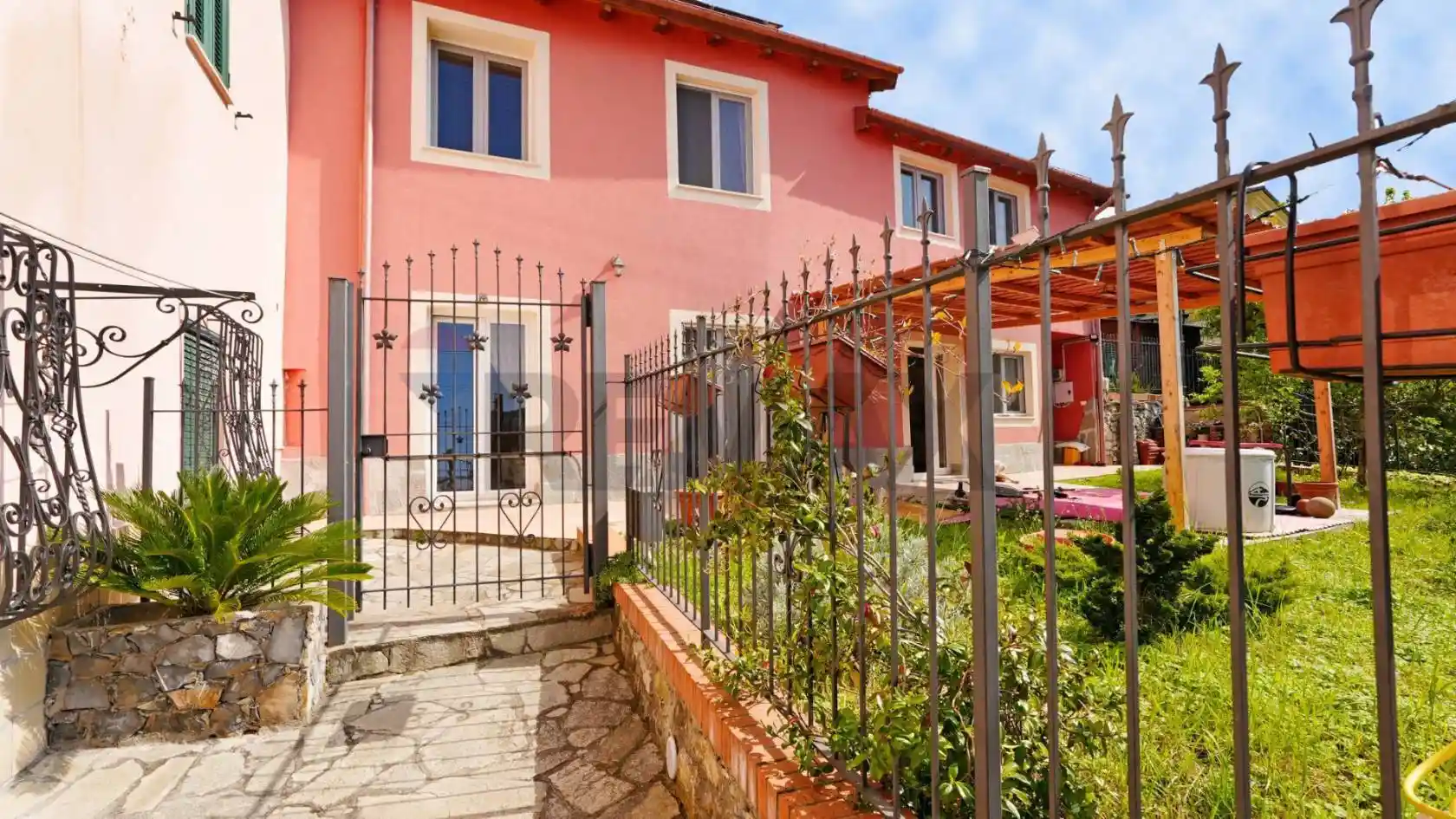 Casa indipendente in vendita a Genova