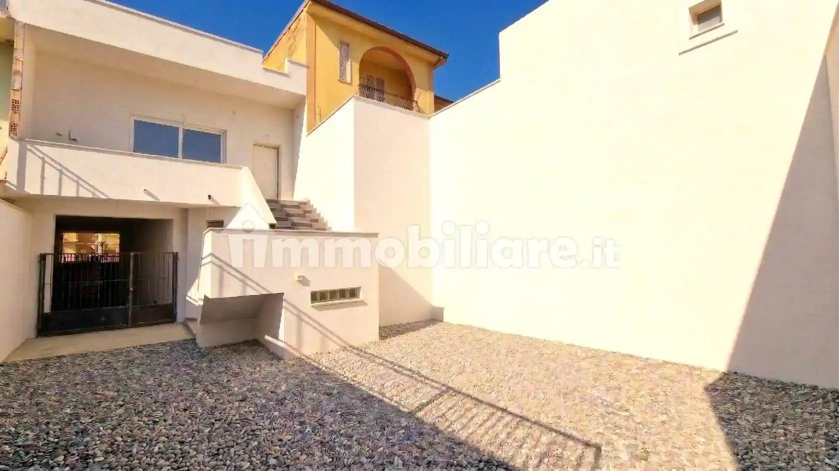 Palazzo - Edificio in vendita a Mondragone