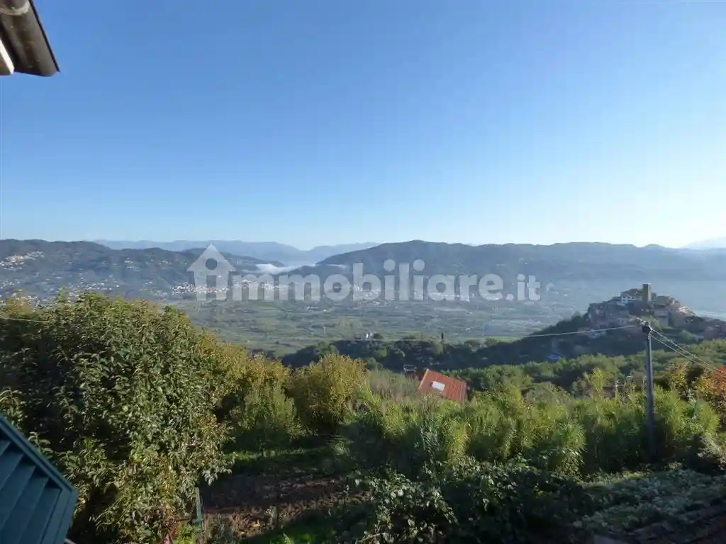 Appartamento in vendita a Vezzano Ligure