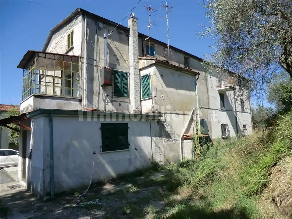 Casa indipendente in vendita a Sarzana