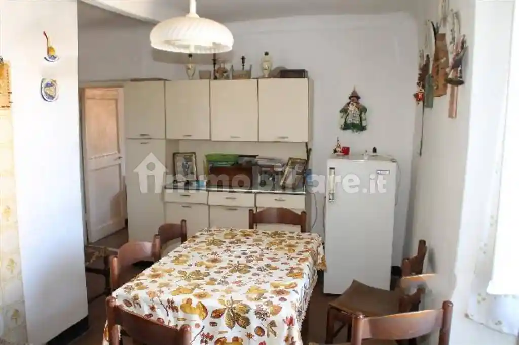 Appartamento in vendita a Vezzano Ligure