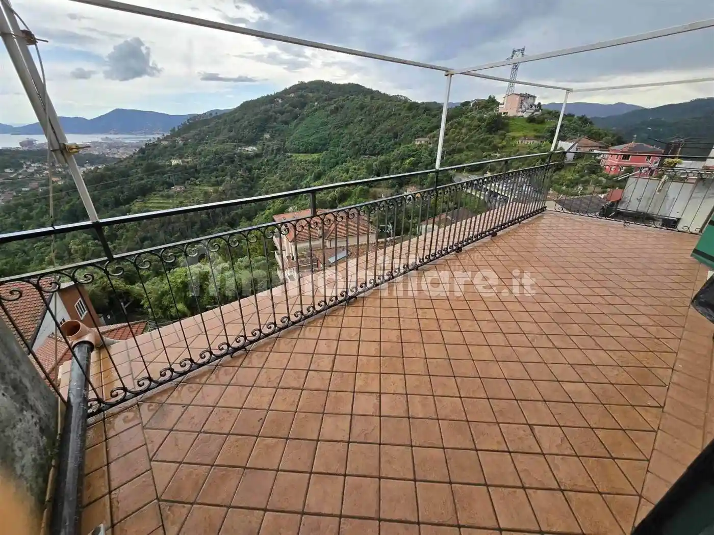 Appartamento in vendita a Vezzano Ligure