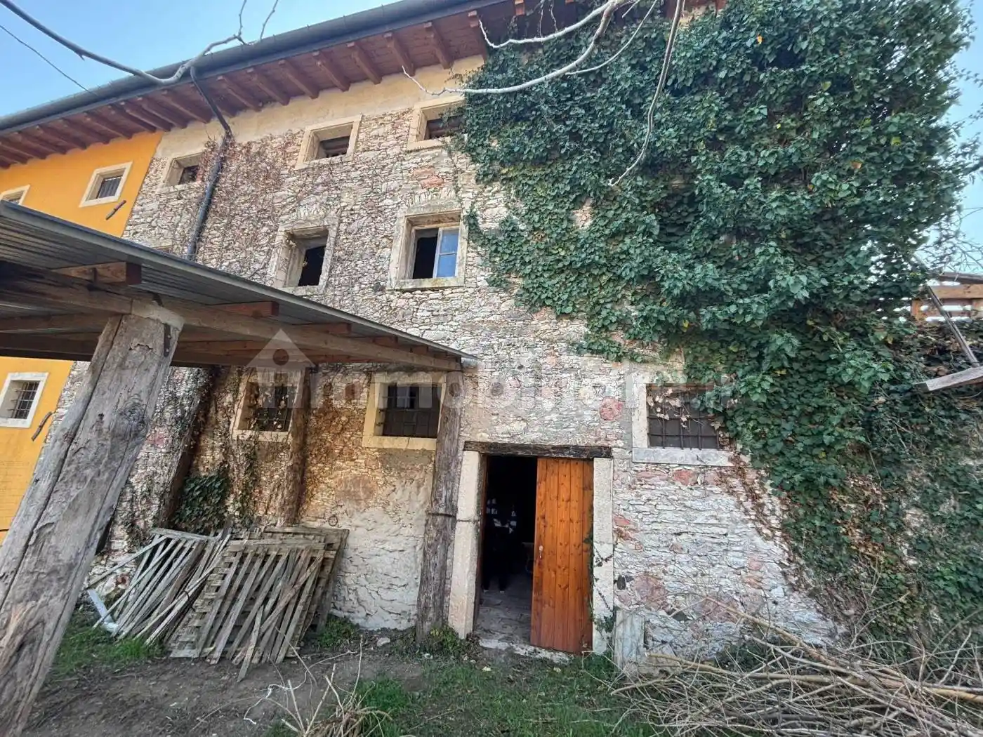 Rustico - Casale in vendita a San Giovanni Ilarione