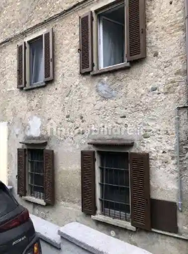 Appartamento in vendita a Gazzada Schianno