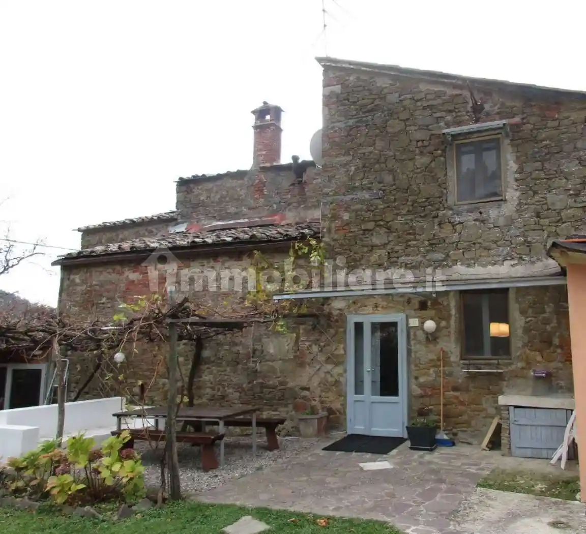 Casa indipendente in vendita a Arezzo
