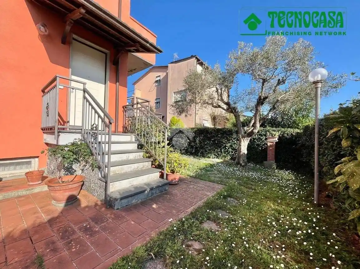 Casa indipendente in vendita a Sarzana