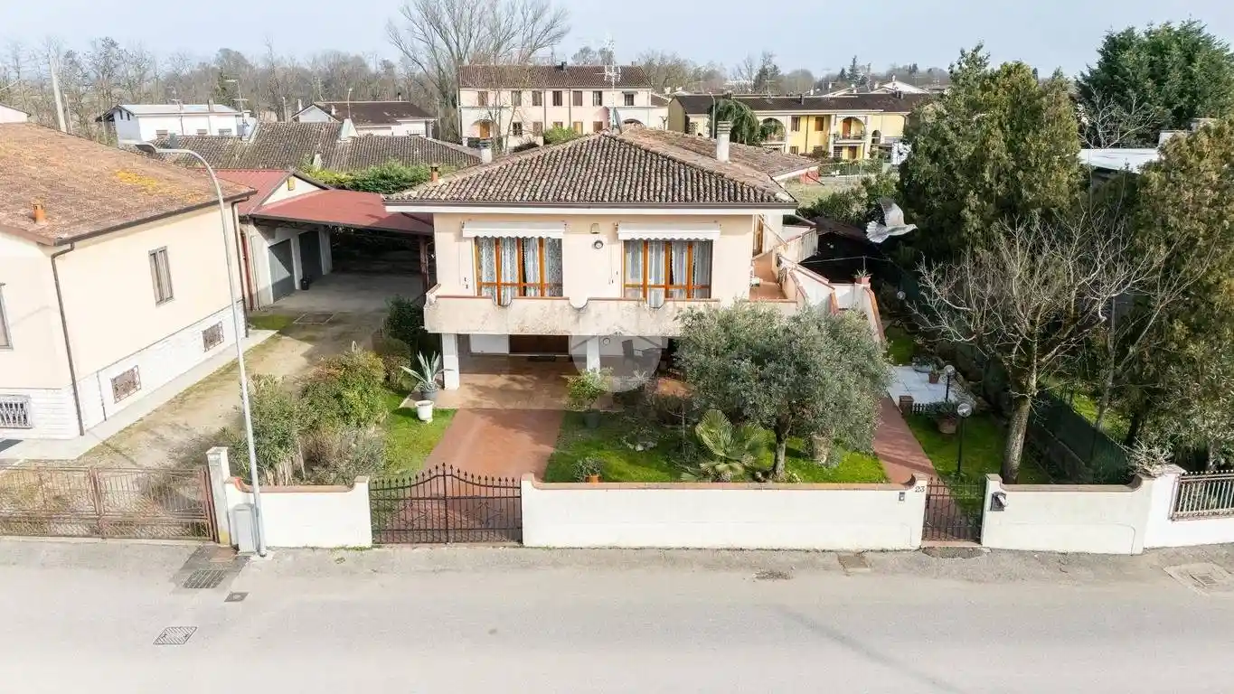 Villa in vendita a Curtatone