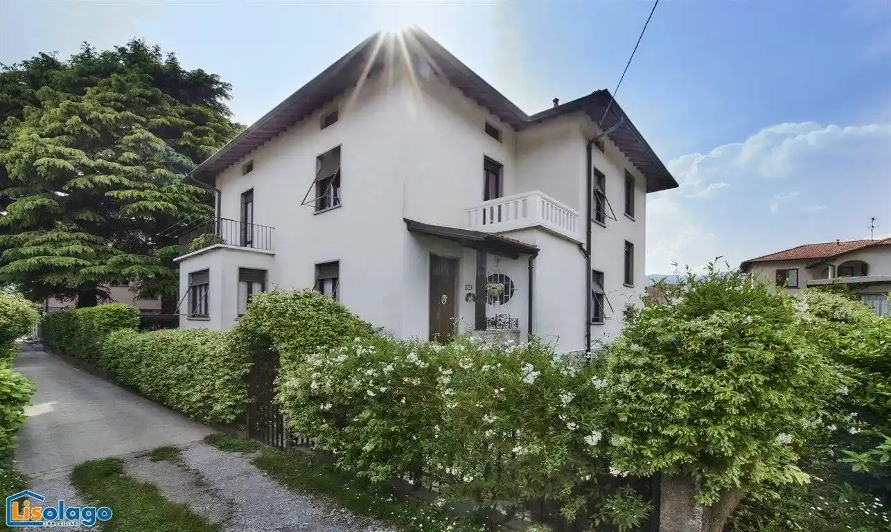 Villa in vendita a Mandello del Lario