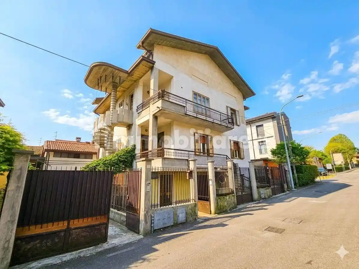 Casa indipendente in vendita a Nave