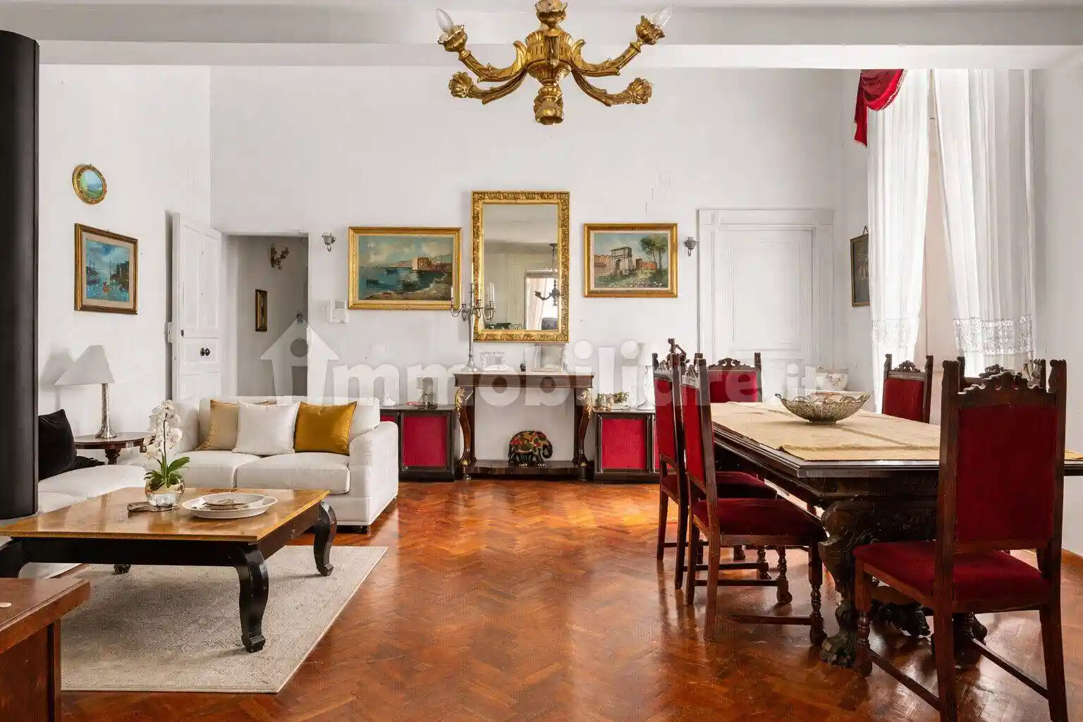 Appartamento in vendita a Napoli