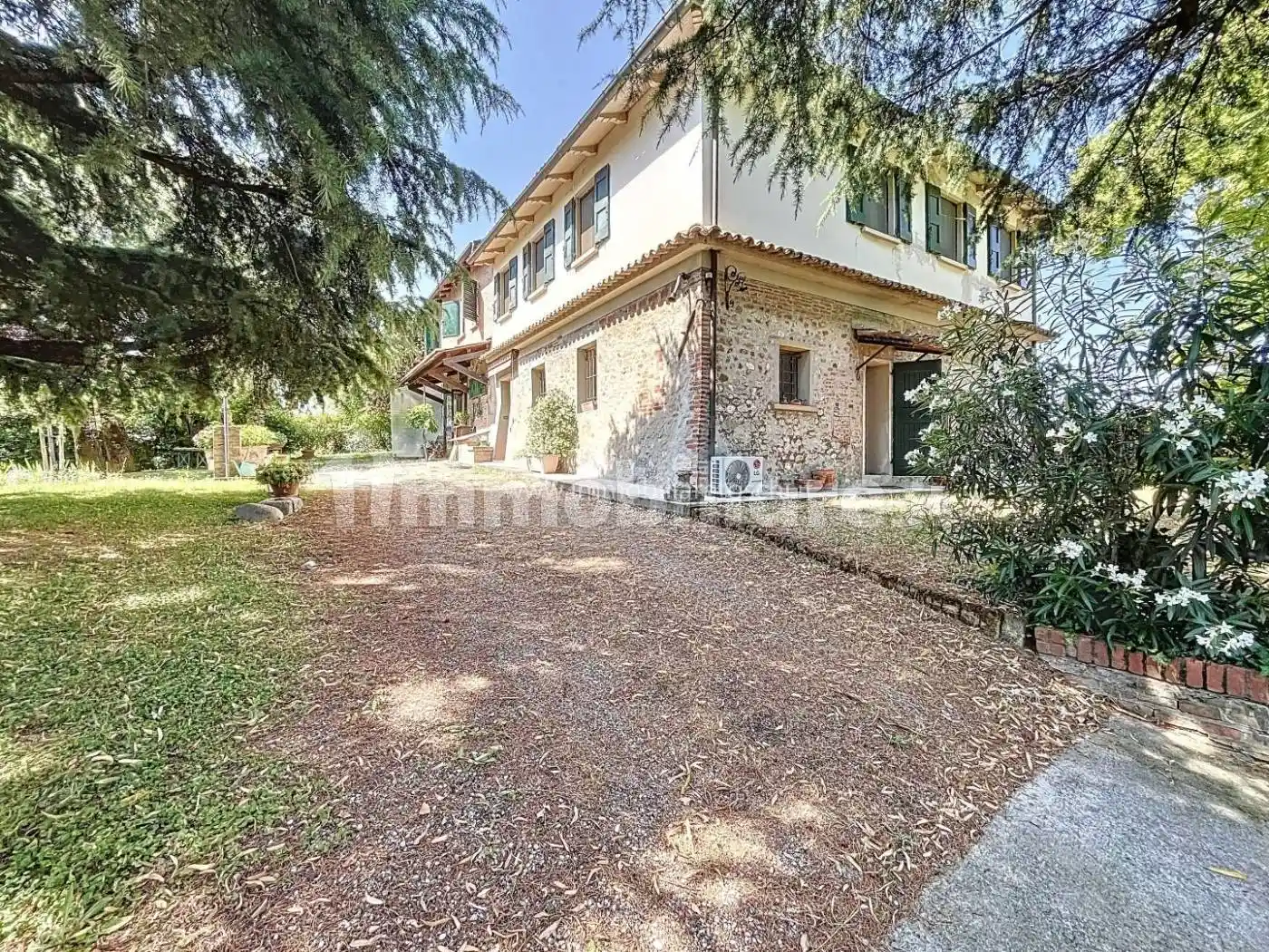 Villa in vendita a Dozza