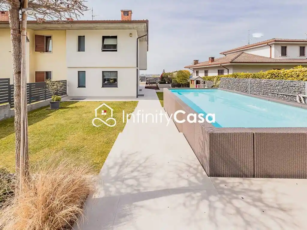Villa in vendita a Pastrengo