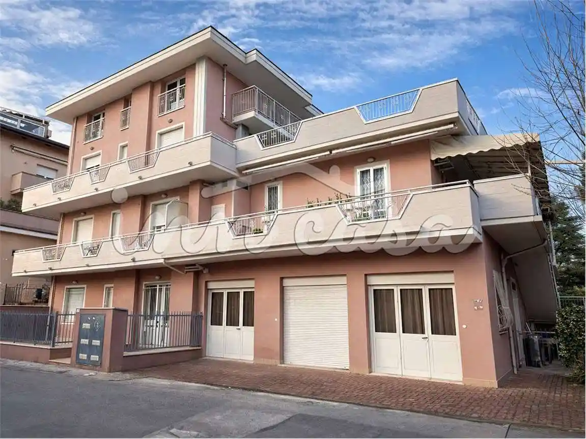 Palazzo - Edificio in vendita a Rimini