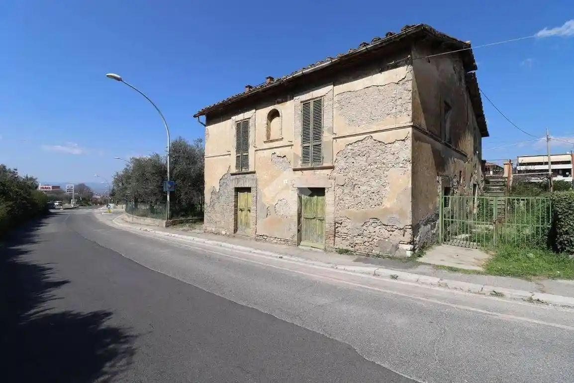 Rustico - Casale in vendita a Terni