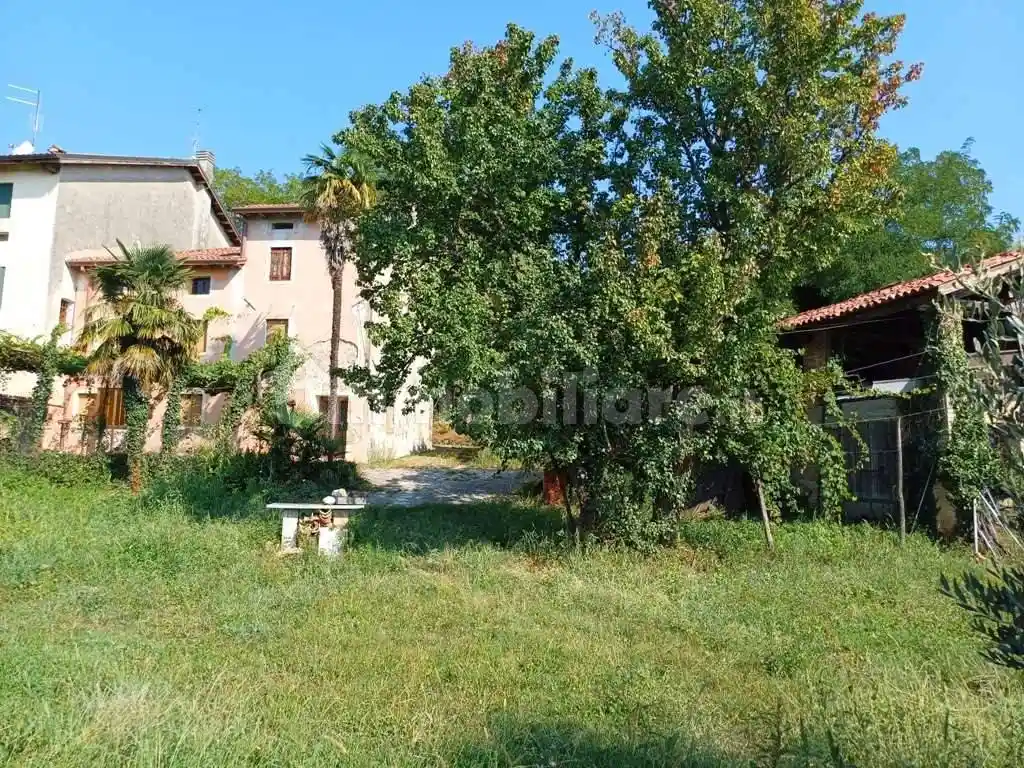 Casa indipendente in vendita a Colle Umberto