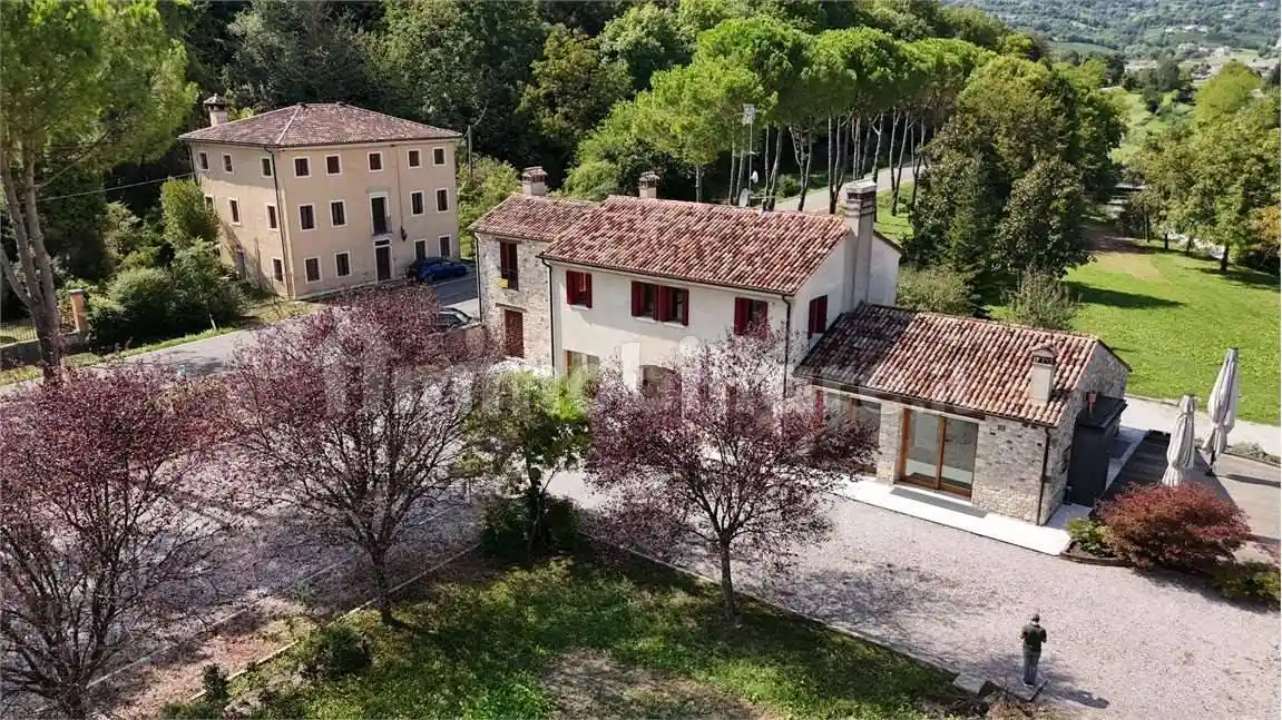 Palazzo - Edificio in affitto a San Pietro di Feletto