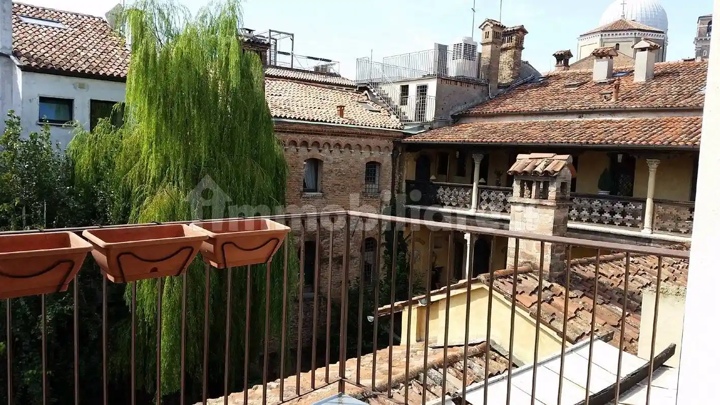 Palazzo - Edificio in vendita a Padova