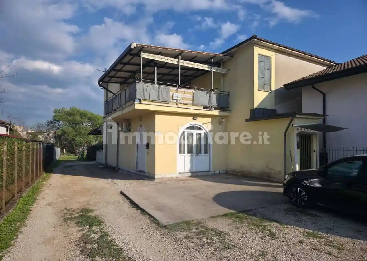 Casa indipendente in vendita a Frosinone