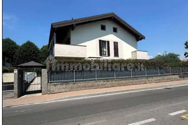 Appartamento in vendita a Trezzano Rosa