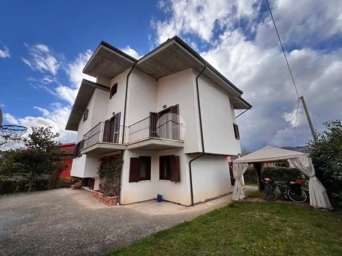 Villa in vendita a L'Aquila