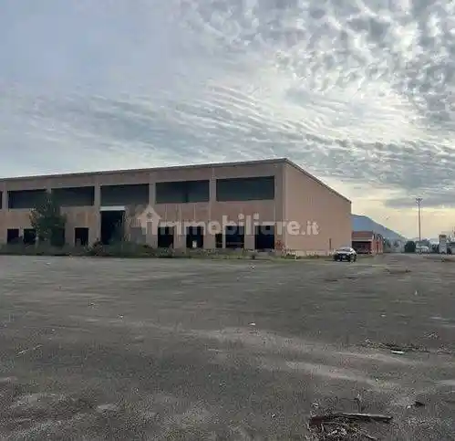 Palazzo - Stabile in vendita a Latina