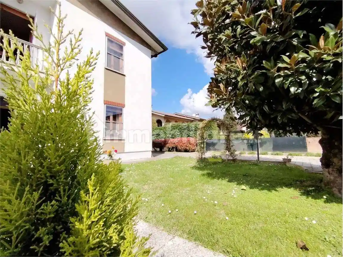 Villa in vendita a Cento