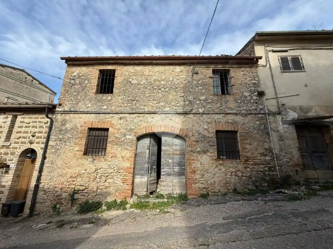 Casa indipendente in vendita a Montebuono
