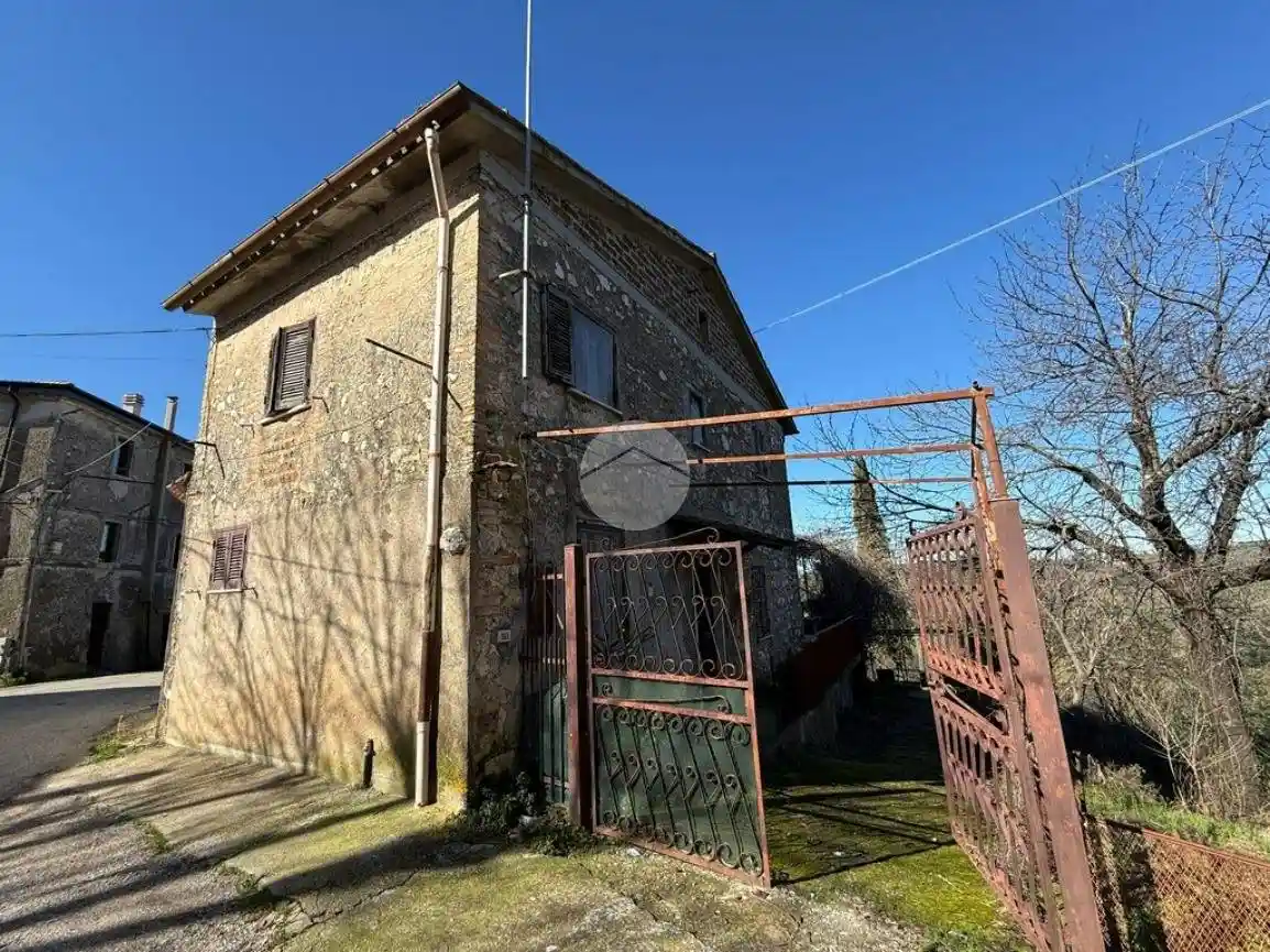Casa indipendente in vendita a Montebuono