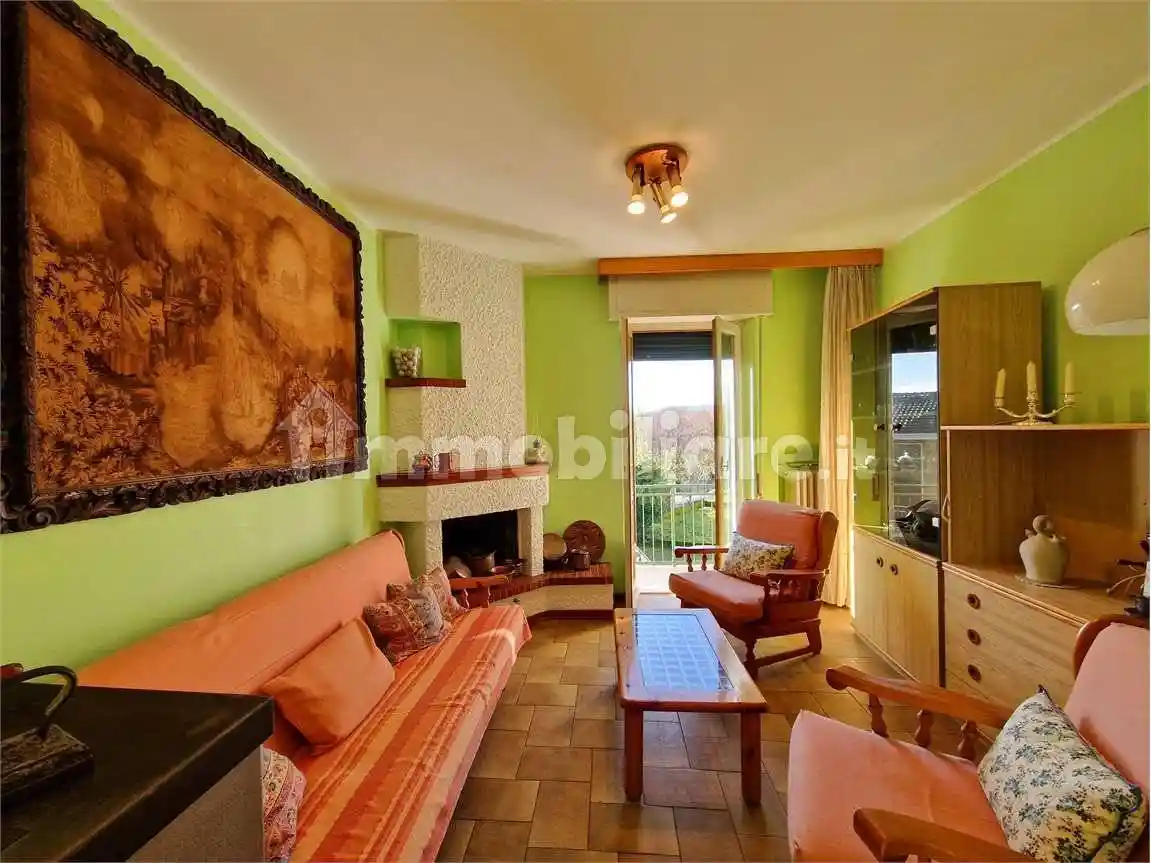 Casa indipendente in vendita a Laveno-Mombello