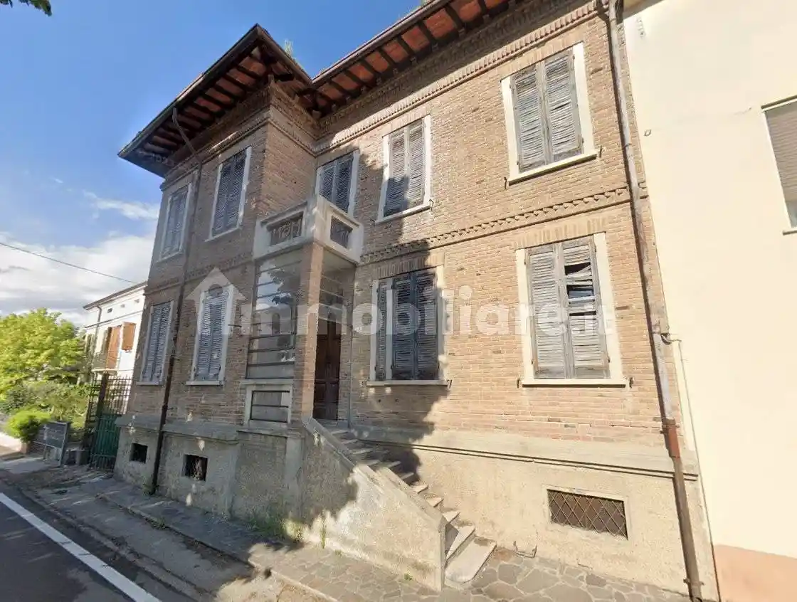 Palazzo - Stabile in vendita a Magnacavallo